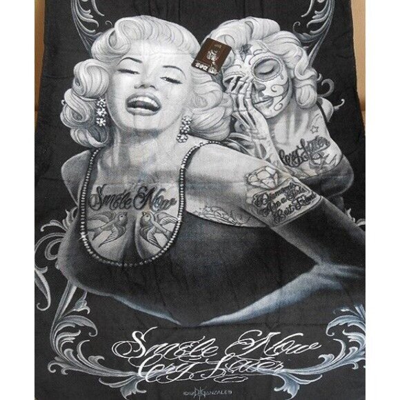 New Towel Marilyn Monroe Smile Now Cry Later Bath Beach Pool Gift Tattoo Design - Picture 2 of 2